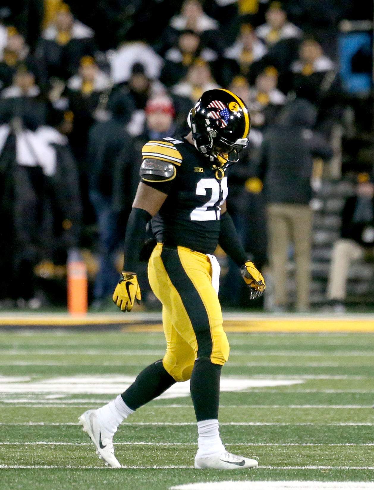 111018-Iowa-Football-006